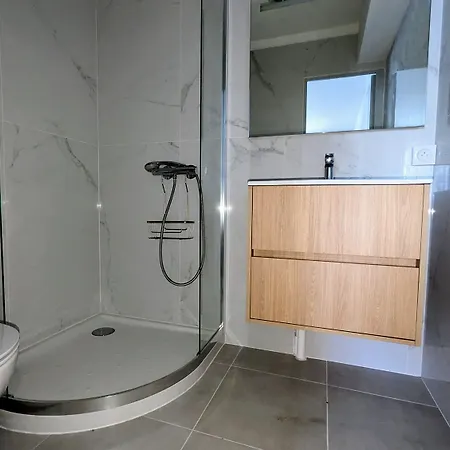 Eucalyptus, Calme Entoure De Verdure Et Pres De La Saint Aygulf