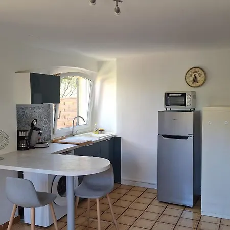 A Saint Aygulf, Calme Entoure De Verdure Et Pres De La Mer Apartmán